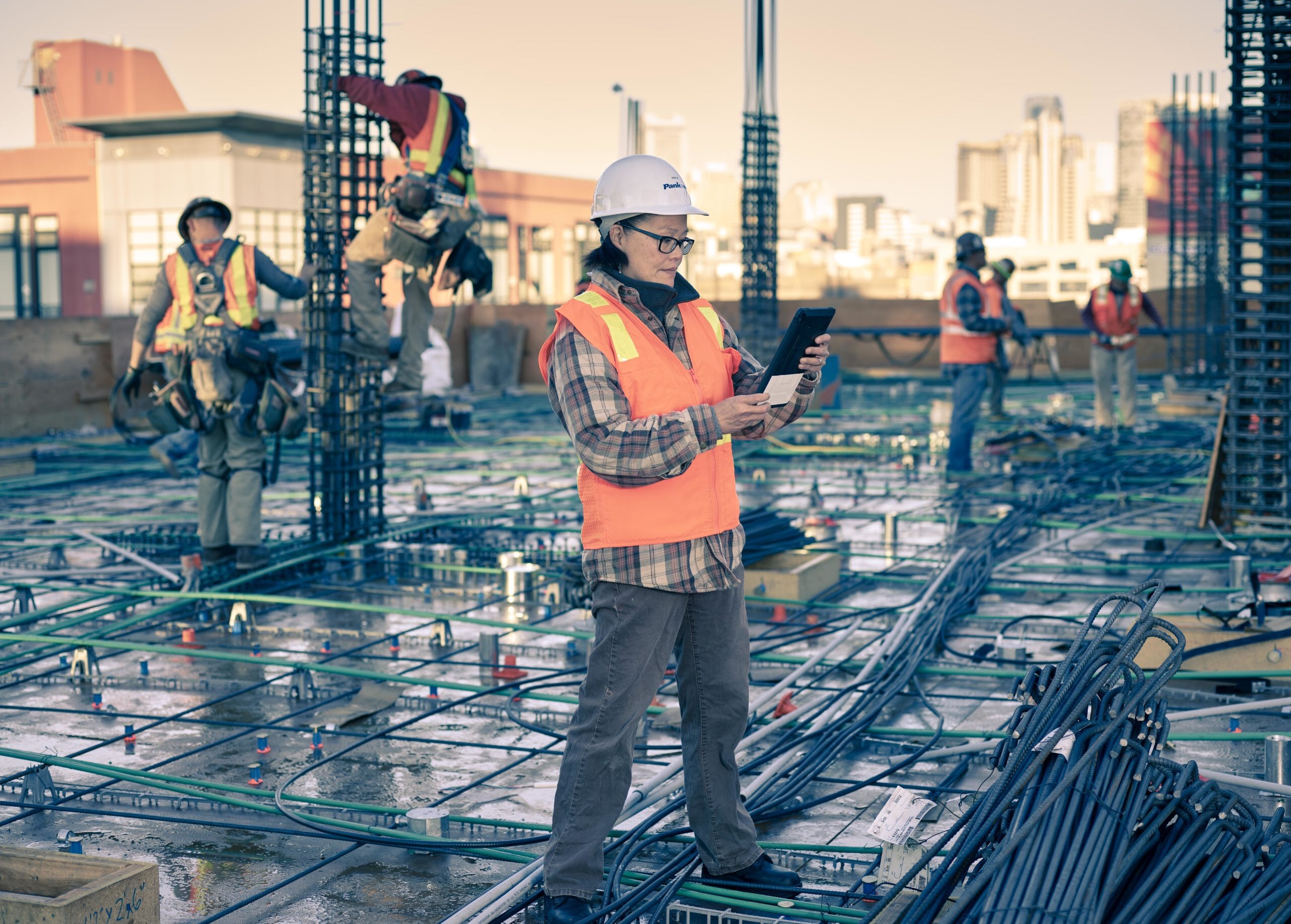 Women managing with BIM